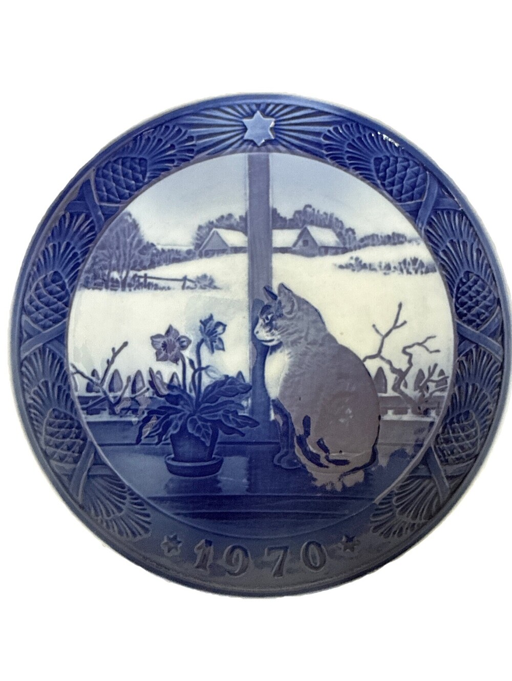 VTG ROYAL COPENHAGEN “CHRISTMAS ROSE & CAT” 1970 BLUE WHITE COLLECTOR PLATE